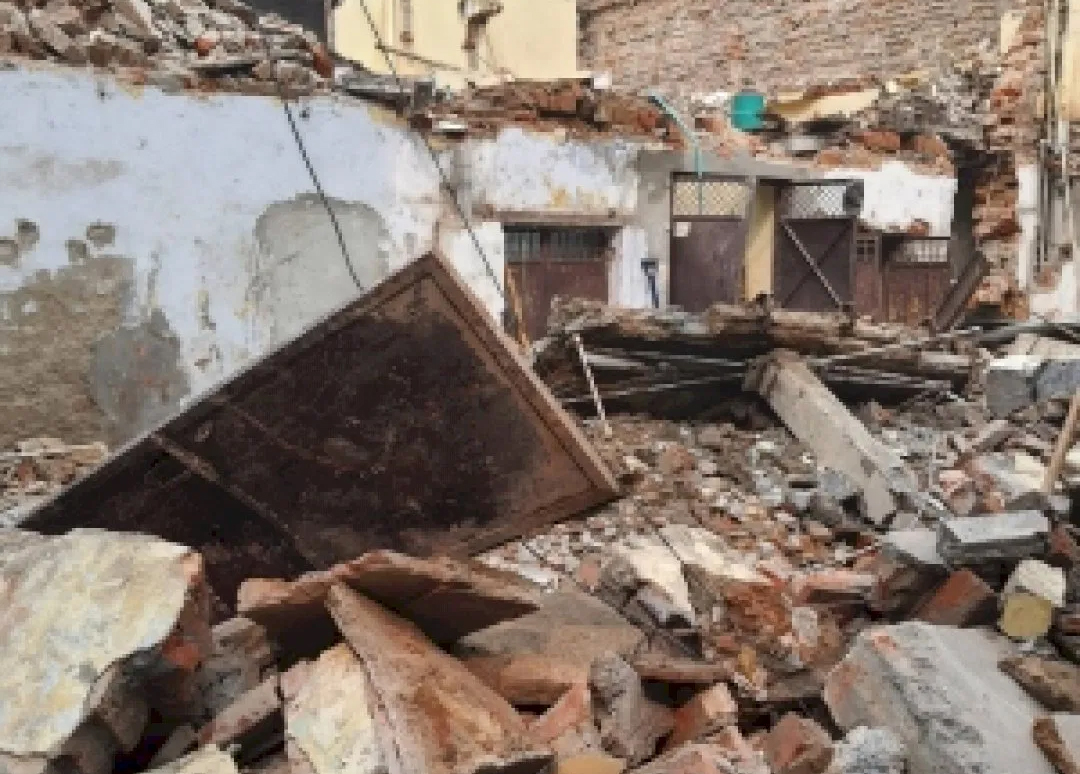 दिल्ली में मकान ढहा, मलबे में दबकर एक मजदूर की मौत