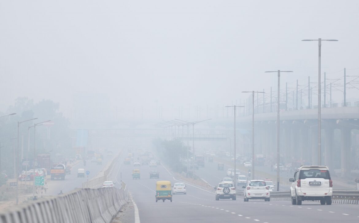 दिल्ली की प्रदूषित हवा में पराली का धुआं सबसे ज्यादा