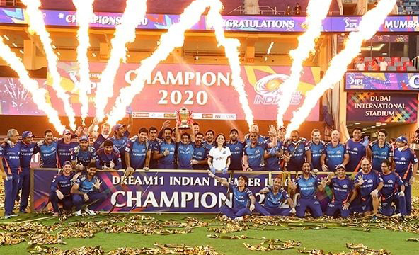 आईपीएल खिताब पर मुंबई इंडियंस का पंच, मिला 20 करोड़ा का चेक