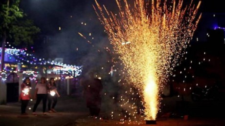 उप्र के शहरों में पटाखों पर प्रतिबंध के आदेश की उड़ी धज्जियां