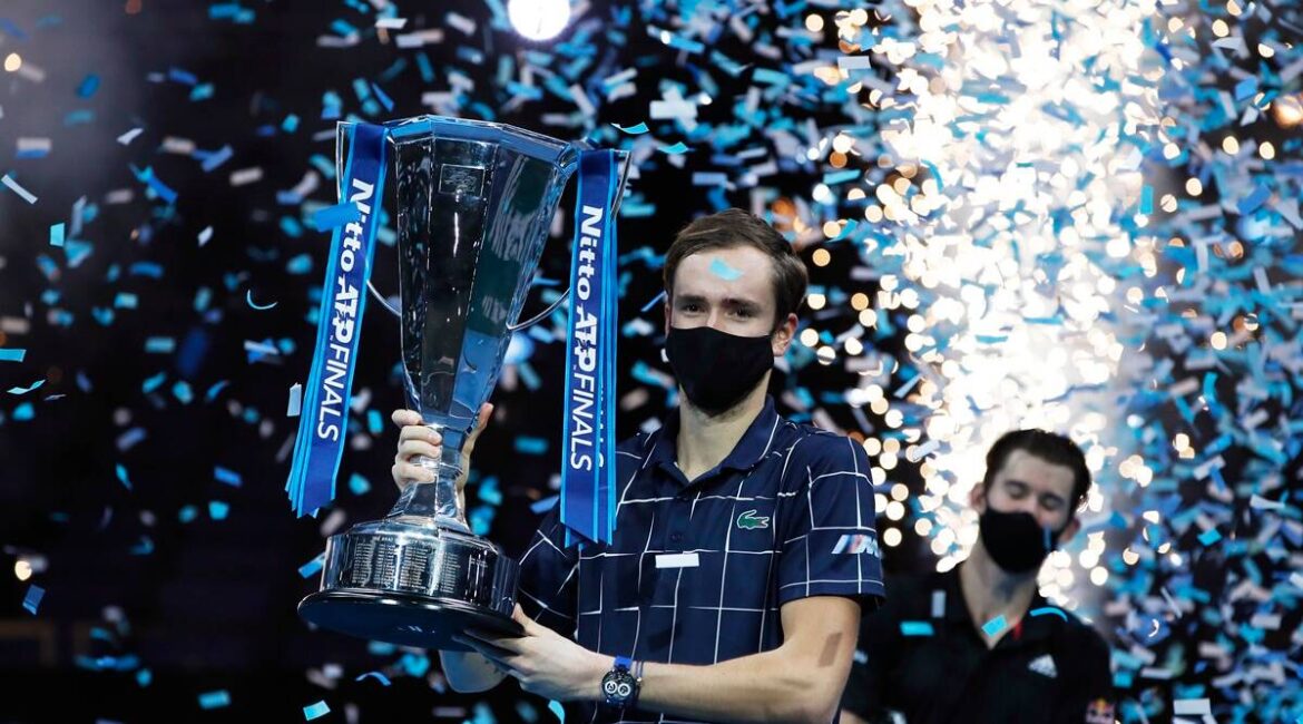 ATP फाइनल्स: मेदवेदेव ने थिएम को हराकर जीता खिताब