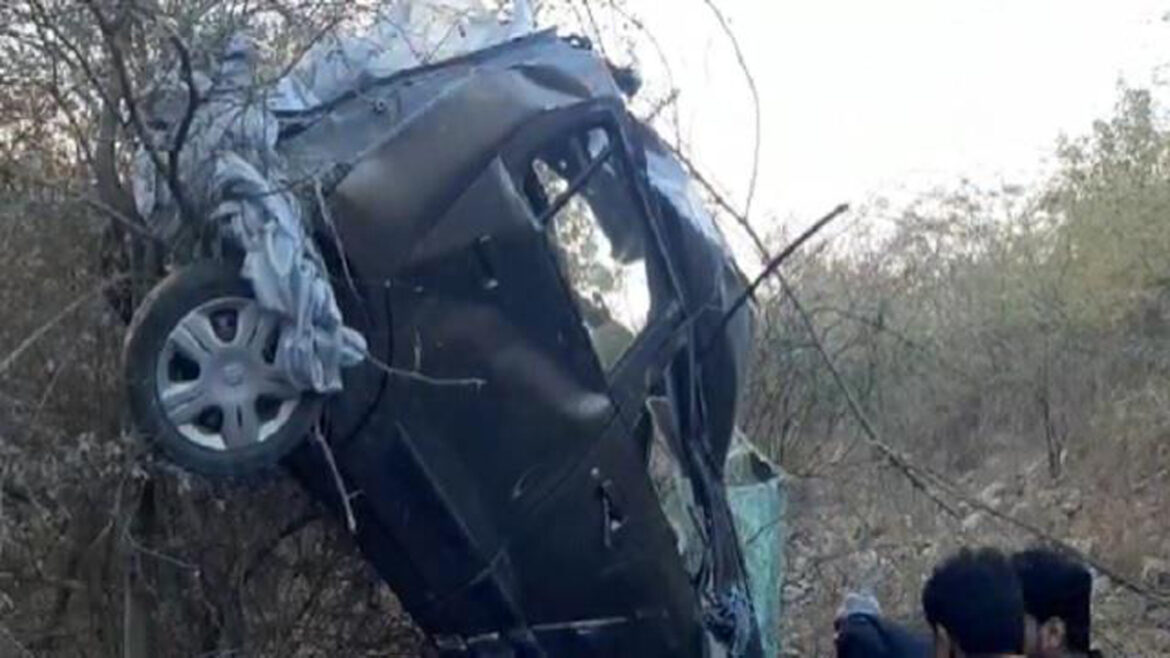 मप्र: जौरासी घाटी की गहरी खाई में गिरी कार, चार युवकों की मौत