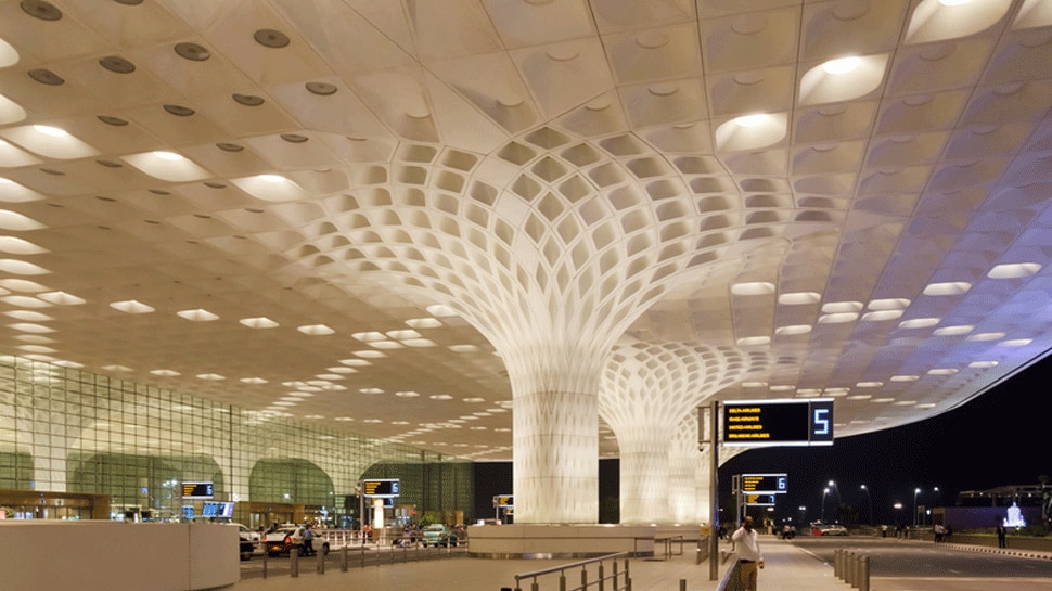 मुंबई एयरपोर्ट पर यात्र‍ियों से हो रही लूट पर मचा हंगामा