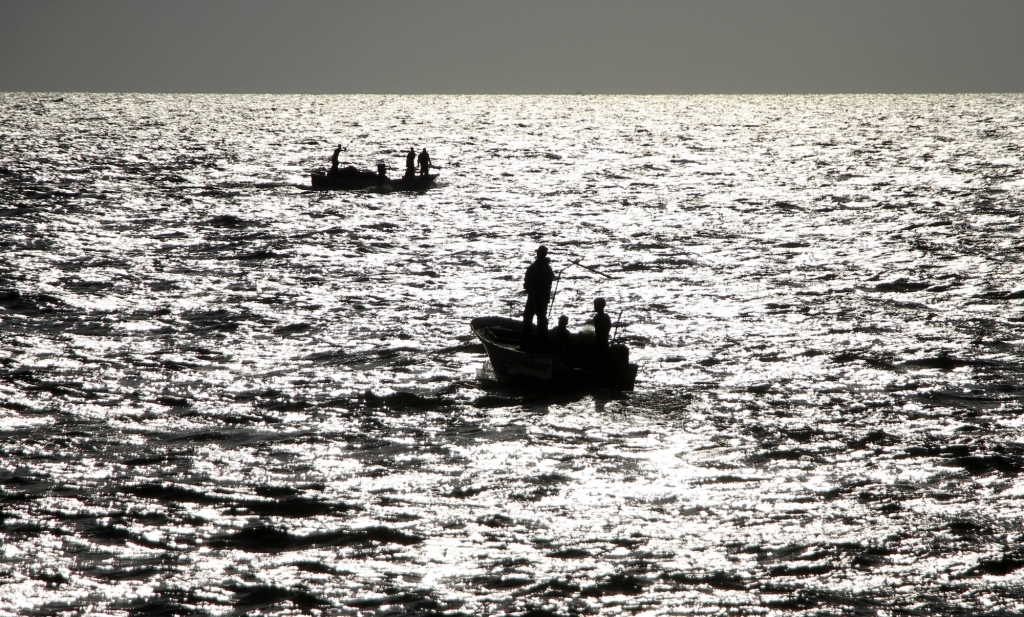 आर्कटिक में मछुआरों से लदी नाव डूबी, 17 लापता