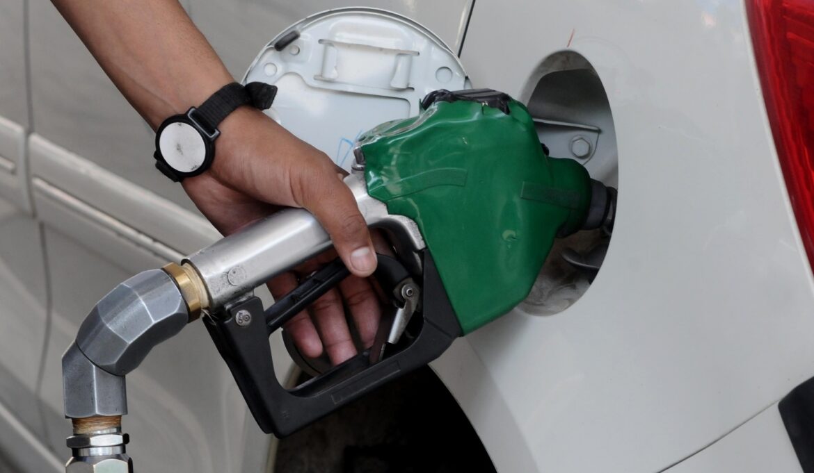 पेट्रोल का भाव रिकॉर्ड स्तर के करीब, डीजल में भी छठे दिन वृद्धि जारी