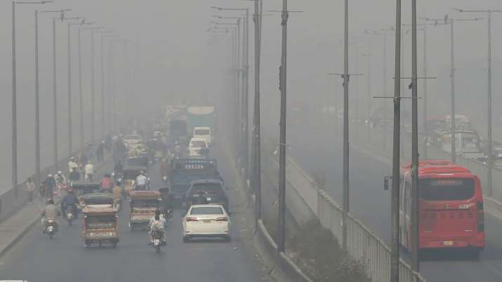 लाहौर दुनिया का सबसे प्रदूषित शहर, दूसरे नंबर पर दिल्ली