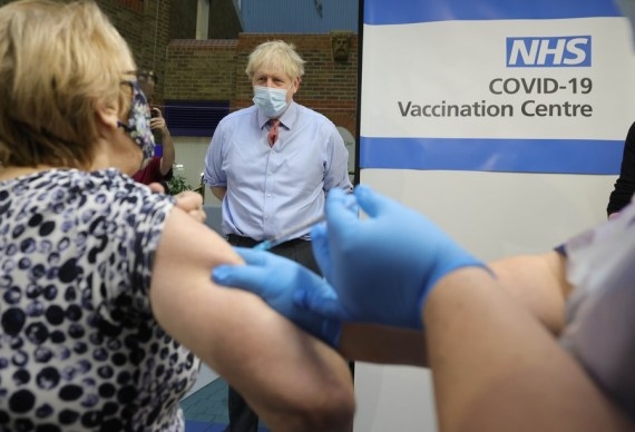 ब्रिटेन में सितंबर तक सभी वयस्कों को लग जाएगा टीके का पहला डोज