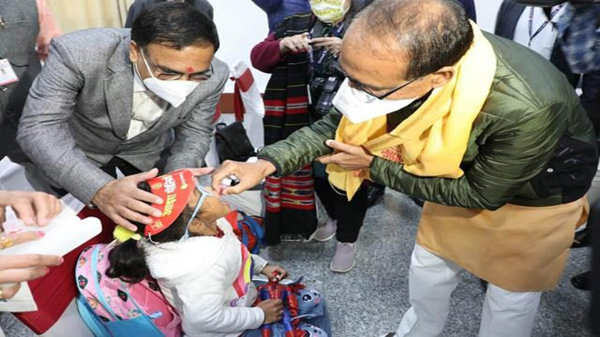 CM शिवराज ने की पल्स पोलियो अभियान की शुरुआत, बच्चों को पिलाई ‘दो बूंद जिंदगी की’