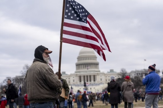 एफबीआई अमेरिका के कैपिटल दंगों में विदेशी हाथ होने की जांच कर रही