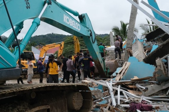 इंडोनेशिया में आए भूकंप में 42 की मौत, 15000 को स्थानांतरित किया गया