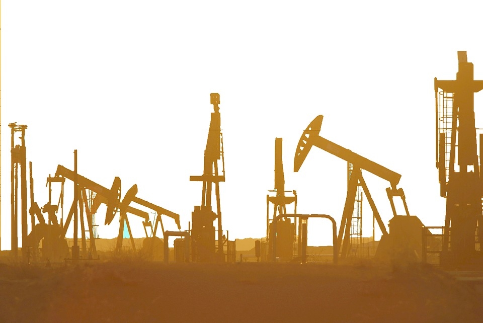 कच्चा तेल 10 महीने के उंचे स्तर पर, उत्पादन कटौती को राजी हुआ सउदी अरब