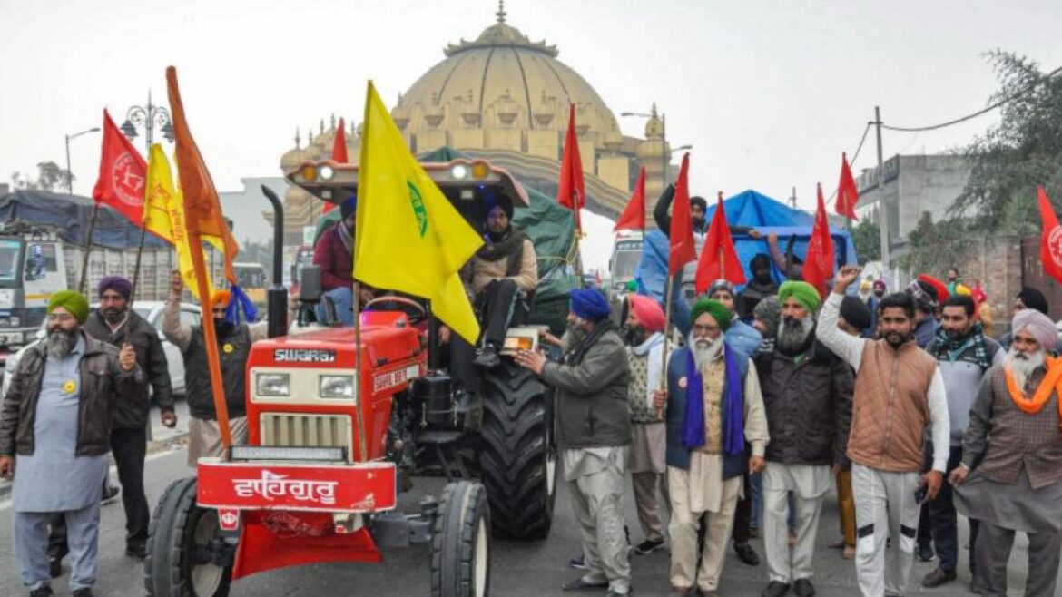 किसानों ने ट्रैक्टर रैली के लिए मांगी लिखित अनुमति, शाम को दिल्ली पुलिस की पीसी