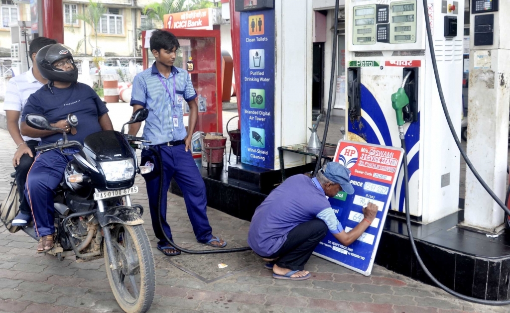 मुंबई में पेट्रोल हुआ 97 रुपये लीटर, 12वें दिन बढ़े डीजल के भी दाम