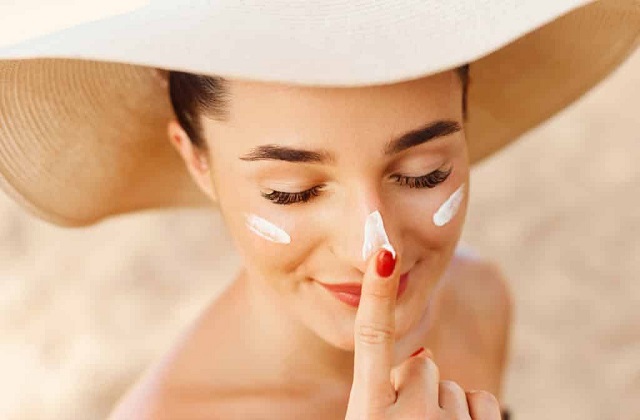 बाजारी नहीं घर पर बनाकर लगाएं Sunscreen, टैनिंग व झुर्रियों से बची रहेगी त्वचा