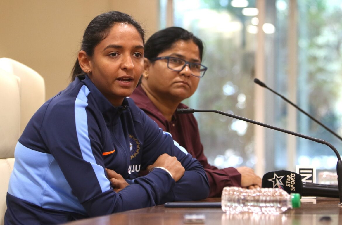 वनडे में 100 मैच खेलने वाली पांचवीं भारतीय महिला खिलाड़ी बनीं हरमनप्रीत