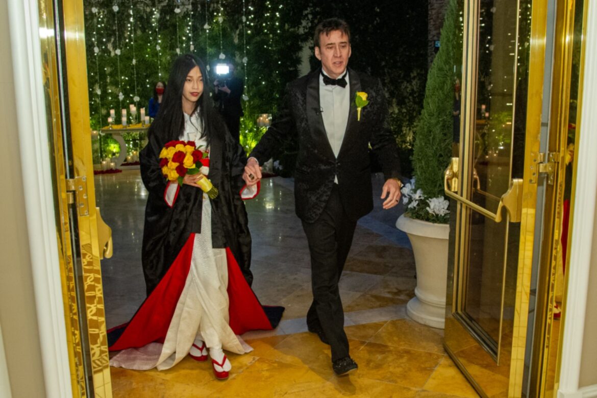 निकोलस केज ने अपनी गर्लफ्रेंड रीको शिबाता से की शादी