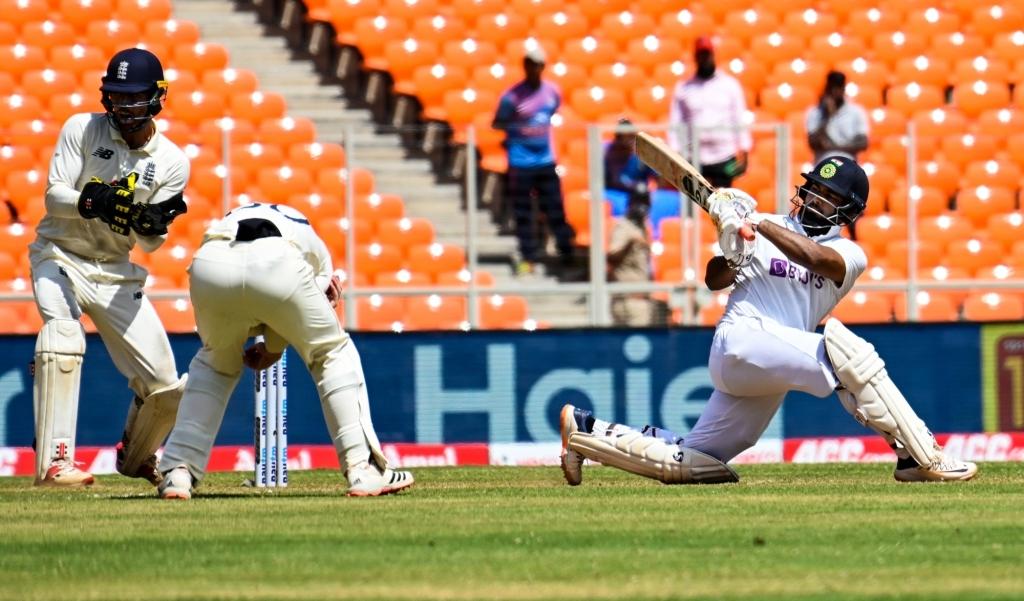 इंग्लैंड, ऑस्ट्रेलिया, भारत में टेस्ट शतक जड़ने वाले पंत दूसरे विकेटकीपर बने