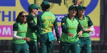 महिला क्रिकेट : ली और वोल्वार्ट की पारी से द. अफ्रीका जीता