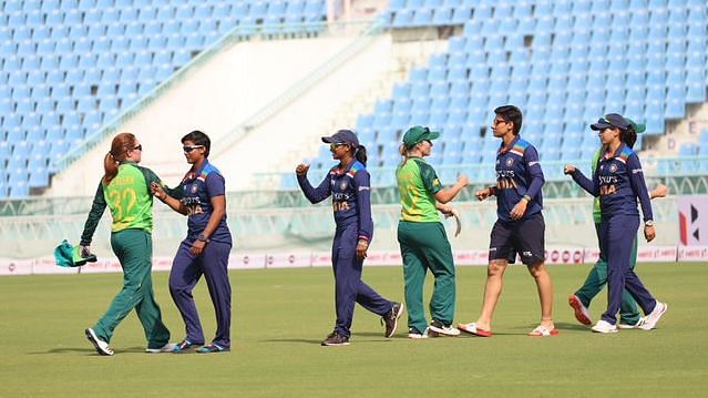 महिला क्रिकेट : द.अफ्रीका ने भारत को 7 विकेट से हराया