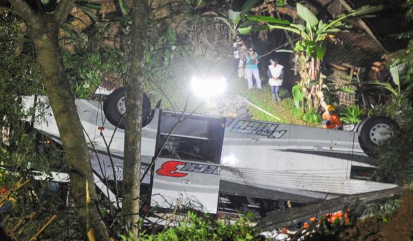 इंडोनेशिया में खाई में गिरी तीर्थ यात्रियों से भरी बस, 26 लोगों की मौत