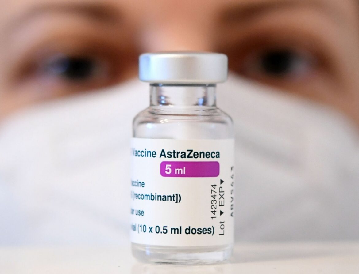 ब्रिटेन में एस्ट्राजेनेका वैक्सीन लगाने के बाद ब्लड क्लॉटिंग से 7 लोगों की मौत