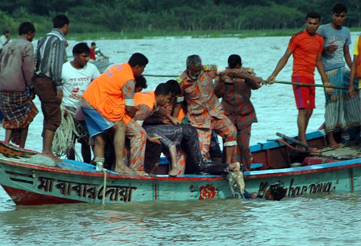 बांग्लादेश में नौका डूबने से 26 की मौत