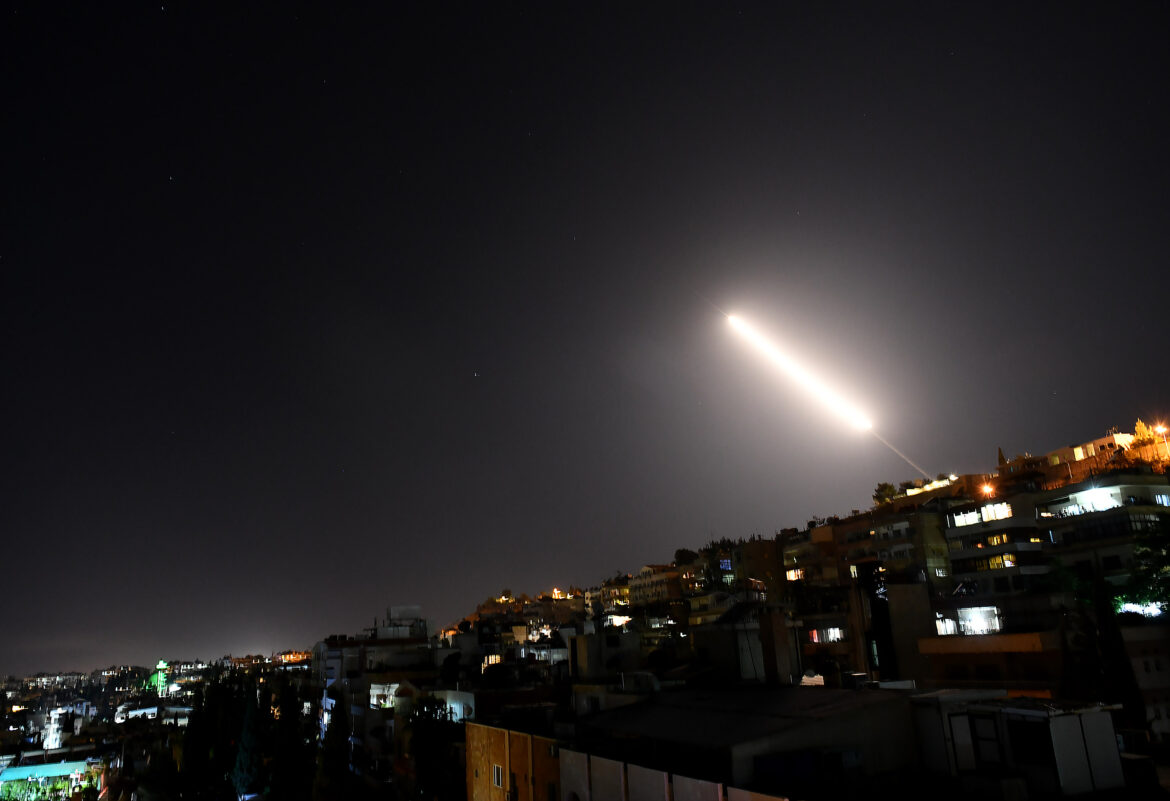 इजराइल ने दमिश्क के पास हवाई हमले किए, सीरिया ने भी दिया जवाब