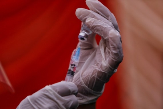 भारतीय व्यापारी नेपाल में चीनी कोविड टीके ले रहे