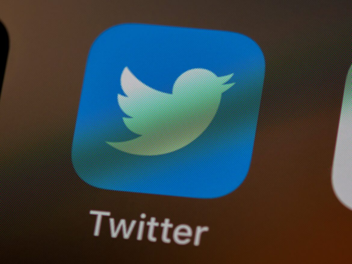 दुनिया भर में Twitter फिर हुआ डाउन, लॉग आउट करने में भी आई दिक्कत