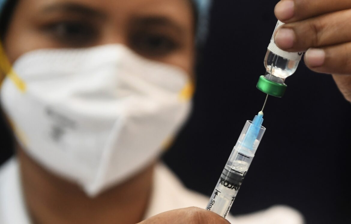 दिल्ली: 1.34 करोड़ वैक्सीन खरीद की मंजूरी, 18 वर्ष से ऊपर के सभी को निशुल्क वैक्सीन