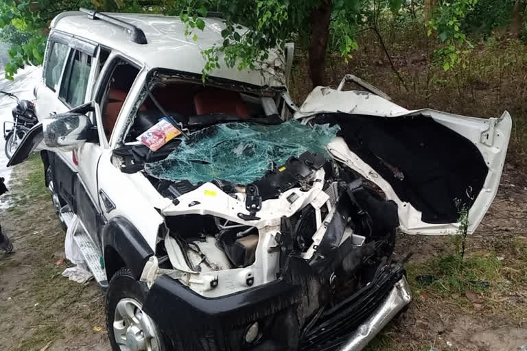 प्रतापगढ़ में ट्रक और स्कार्पियो की टक्कर, पिता-पुत्र समेत तीन की मौत
