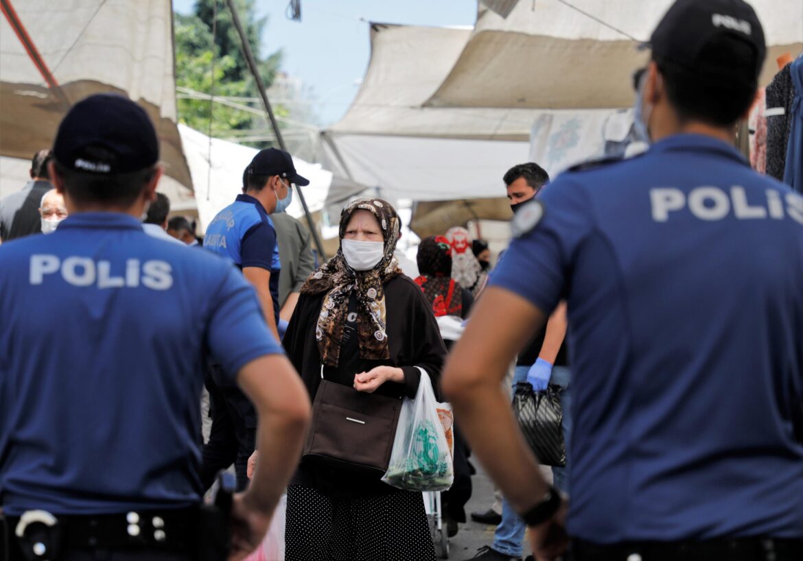 इस्तांबुल में आईएस के 8 विदेशी संदिग्ध हिरासत में