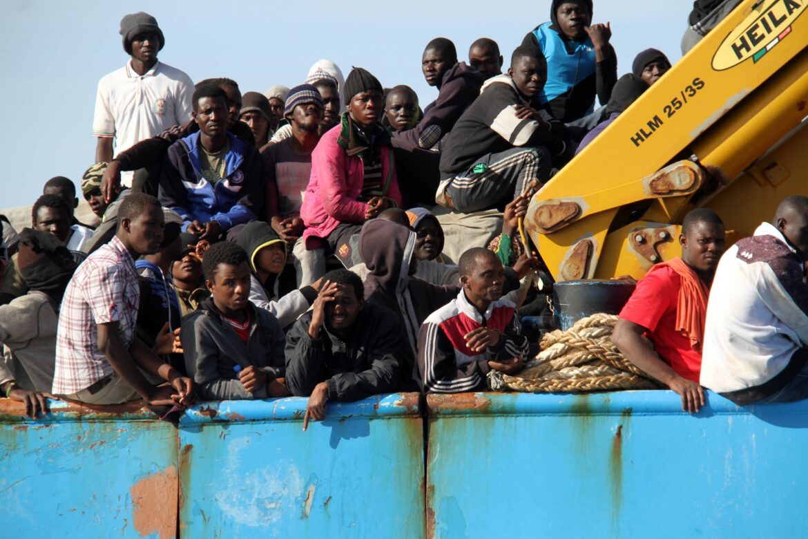 लीबिया में 340 अवैध प्रवासियों को बचाया गया: यूएनएचसीआर