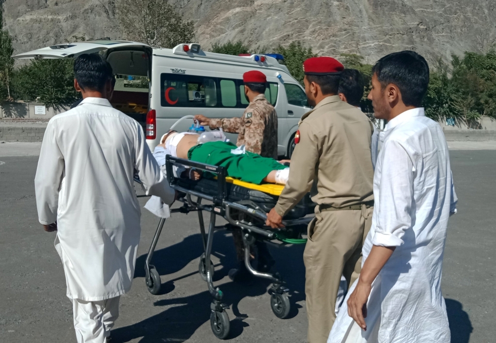 पाकिस्तान में नहर में वैन गिरने से 11 की मौत