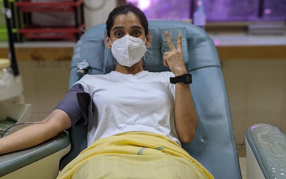 प्रिया बापट ने कोविड से ठीक होने के बाद किया रक्तदान