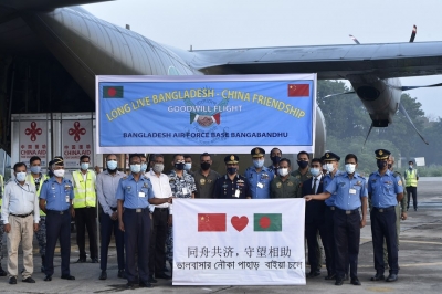 चीन से मिले टीकों को लेकर बांग्लादेश का विमान पहुंचा ढाका