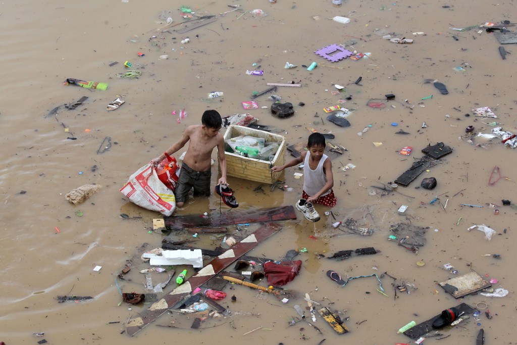 फिलीपींस : तूफान की चपेट में आने से 8 लोगों की मौत