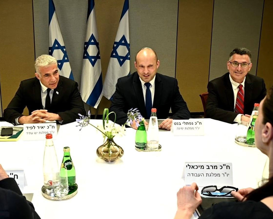नई इजरायली गठबंधन सरकार रविवार को शपथ लेगी
