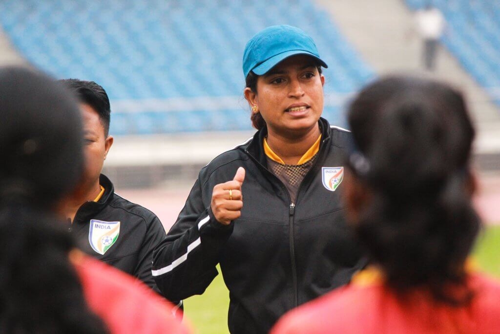 भारतीय महिला फुटबॉल टीम के मुख्य कोच मयमोल रॉकी ने छोड़ा पद