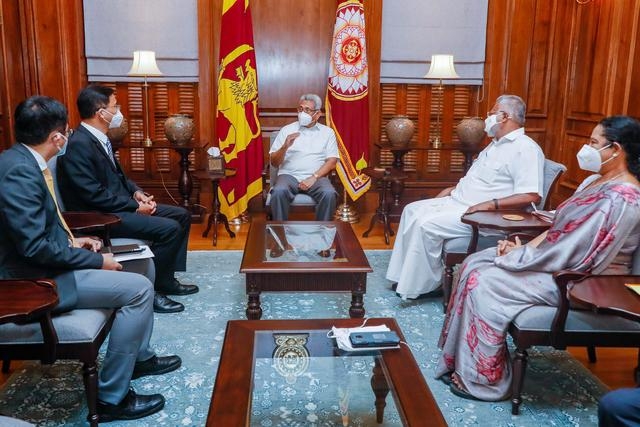 श्रीलंकाई राष्ट्रपति ने टीके के एक नए बैच की सहायता के लिए चीन का आभार जताया
