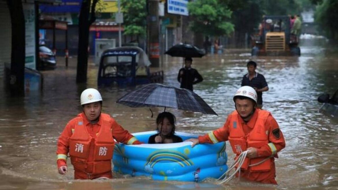 चीन में भारी बारिश से मरने वालों की संख्या 33