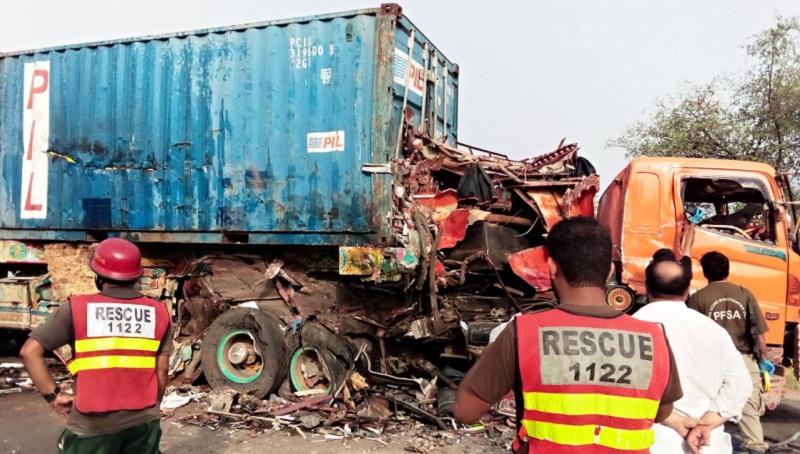 पाकिस्तान में ट्रक और बस की टक्कर में 30 लोगों की मौत, 40 से ज्यादा घायल