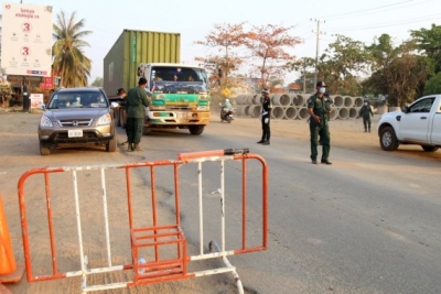 कंबोडियाई परिधान श्रमिकों को ले जा रहा ट्रक दुर्घटनाग्रस्त हुआ, 3 की हुई मौत