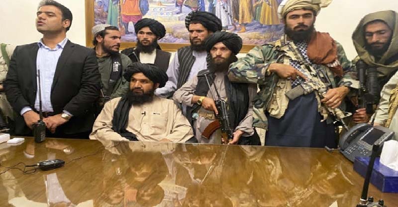 अफगानिस्तान पर तालिबानी कमांडर हिब्तुल्लाह अखुंदजादा की हुकूमत, काबुल एयरपोर्ट पर गोलीबारी में अब तक 5 की मौत