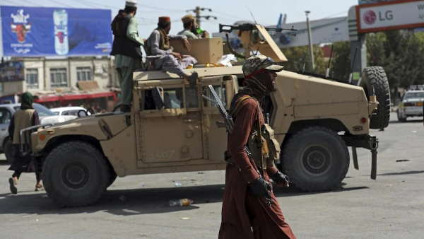 अफगानिस्तान: काबुल एयरपोर्ट पर बिगड़े हालात, भगदड़ के बीच सात लोगों की मौत