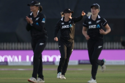 महिला क्रिकेट: नाइट का शानदार शतक, इंग्लैंड ने न्यूजीलैंड को तीन विकेट से हराया
