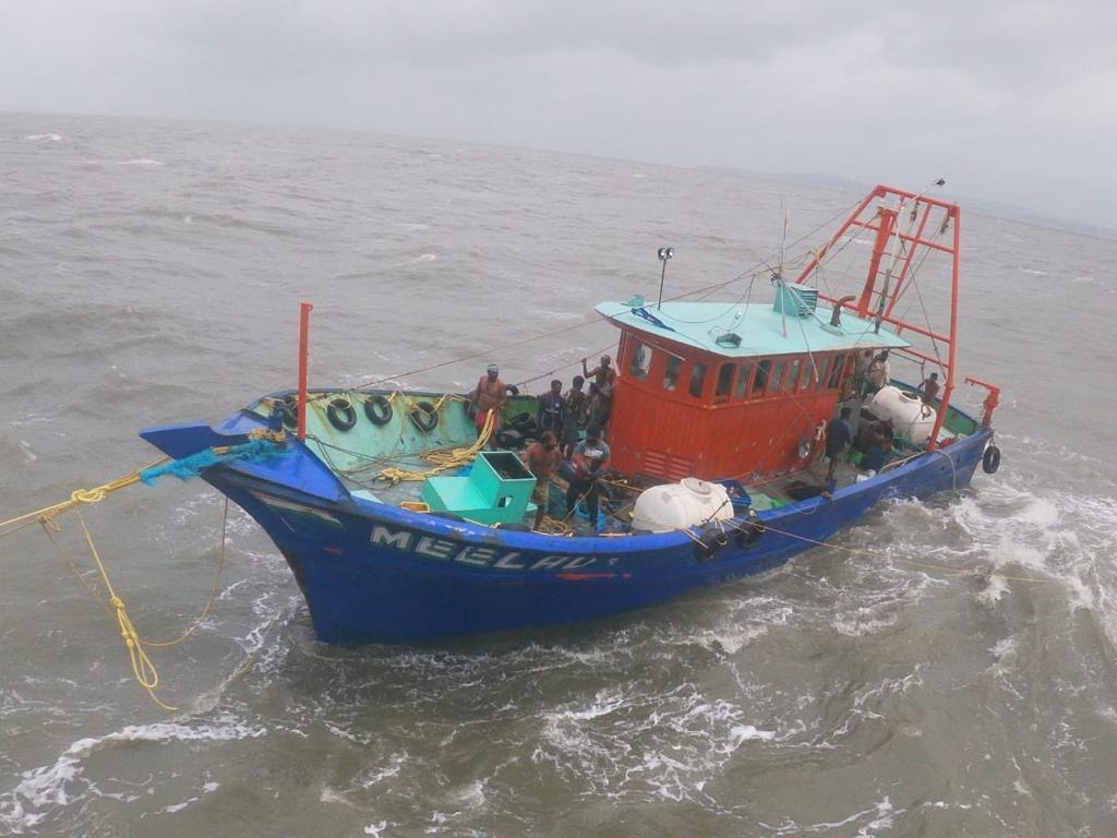 श्रीलंकाई नौसेना ने भारतीय मछुआरों पर किया हमला, क्षतिग्रस्त हुई 25 नौकाएं’