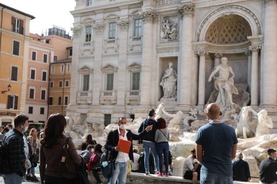 विदेशी पर्यटकों का रात भर इटली में रुकना 2020 में लगभग 55 प्रतिशत कम