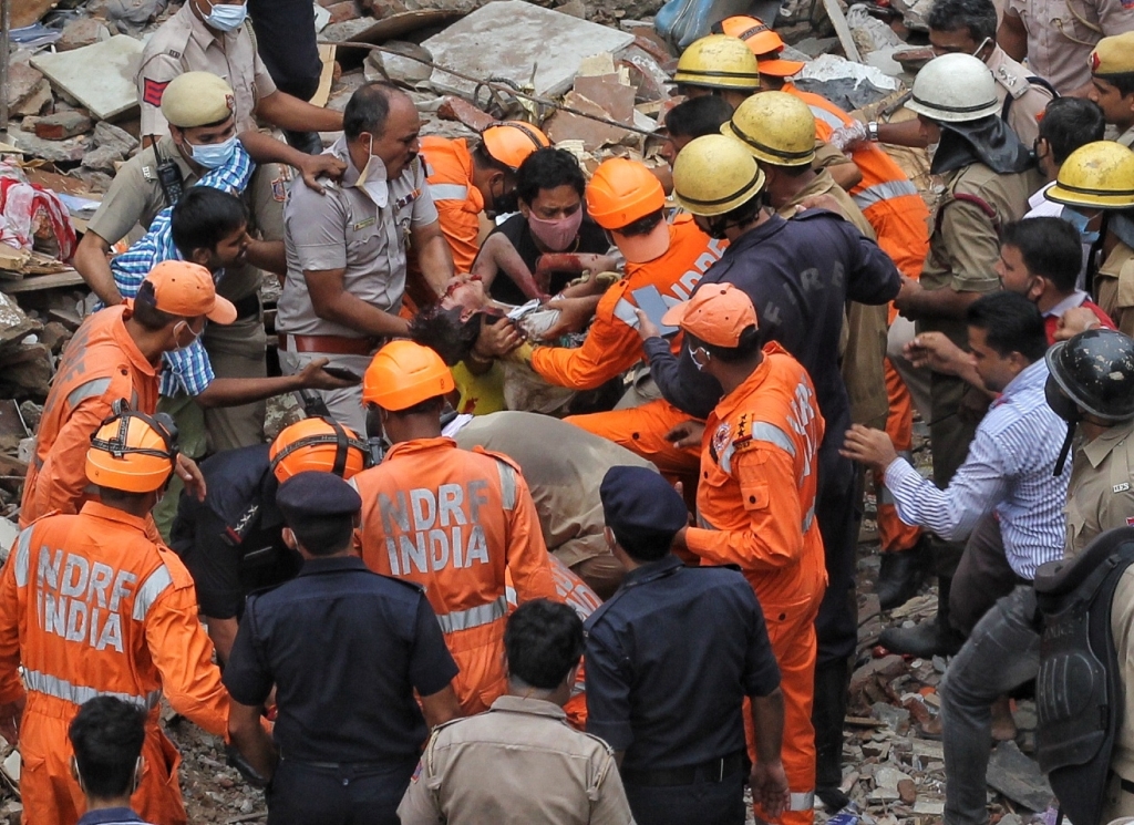 इमारत ढहने से 2 बच्चों की मौत, स्वास्थ्य मंत्री सतेंद्र जैन ने कहा, मामले की हो जांच, एनडीआरएफ के 46 कर्मी चला रहे ऑपरेशन