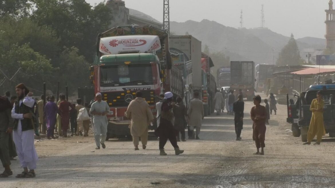 पाक-अफगान तोरखम सीमा पर तालिबान की मौजूदगी से स्थानीय लोगों में भय का माहौल